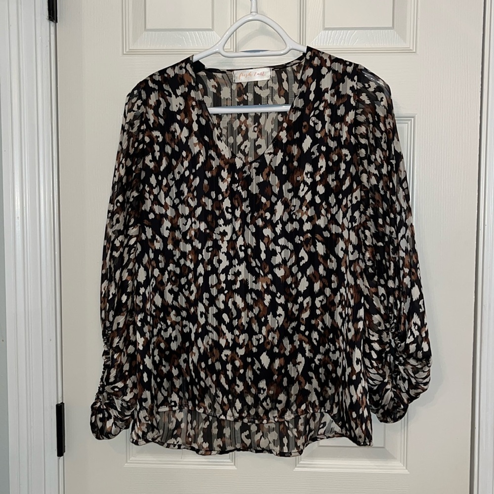 Fresh Tart Women’s Leopard Print Blouse Sz Small Sheer Blouson Sleeves V-Neck